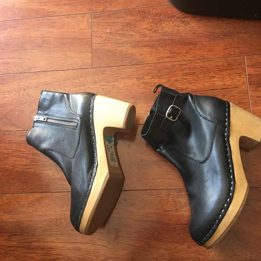 Steve Madden Black Clog Boots!